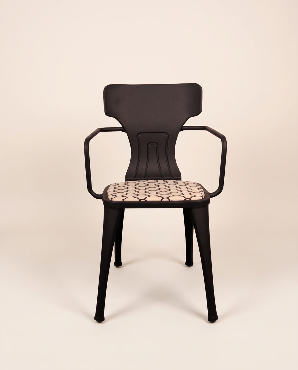 Armchair vs Side Chair: Which Is Right for Restaurants and Cafés?